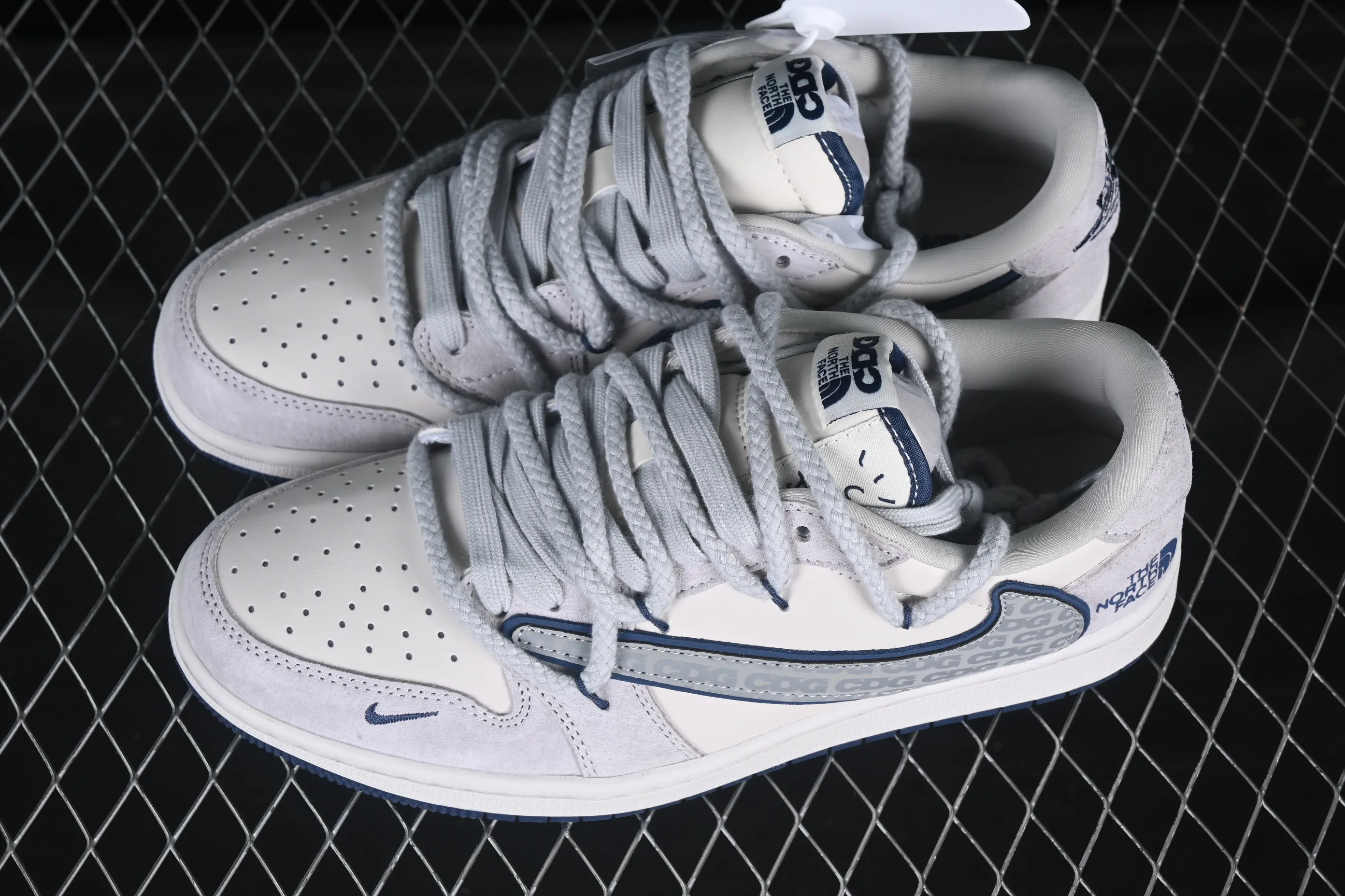All categories Air Jordan Jordan series basketball shoes Air Jordan 1 Low High-end customized low-top sneakers Travis Scott x Fragment Design x Air Jordan 1 Low OG SP Joe 1 North Face joint CDG rice blue drawstring low-top cultural casual sneakers XX3318-515